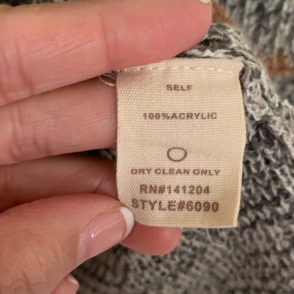 Hem & Thread Knit Pullover Sweater - Medium - Picture 7 of 7